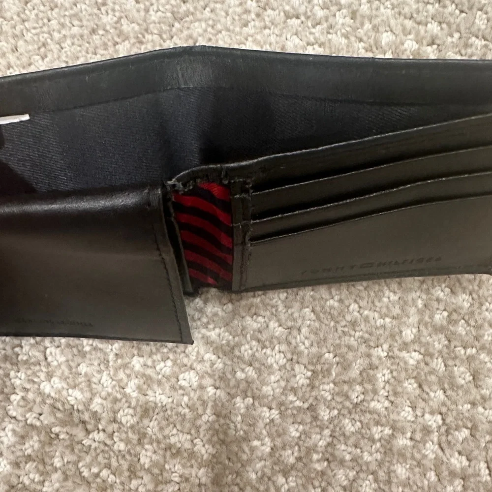 🦋 Tommy Hilfiger mens bifold wallet - black 🦋